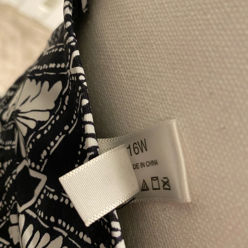St John’s Bay Black and White Tribal Pattern Tankini Top - Picture 4 of 6
